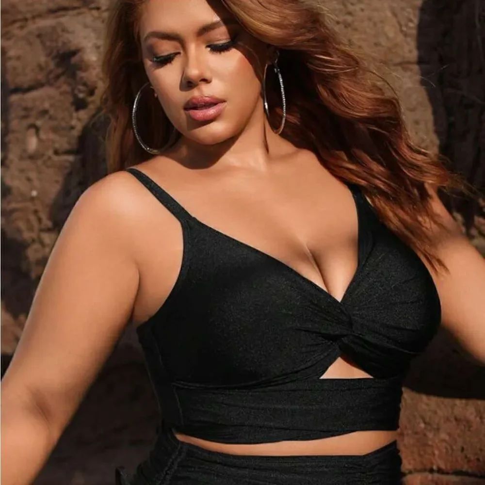 SHEIN Black Twist Front Bikini Top